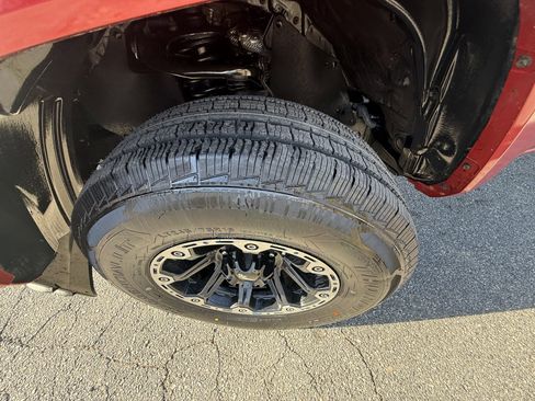 Used 2018 Toyota Tacoma SR5 image 25