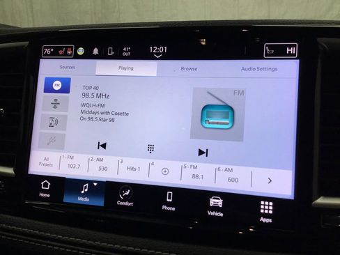 Used 2024 Chrysler Pacifica Touring-L AWD/4WD image 23