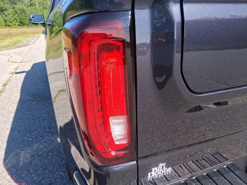 Used 2025 GMC Sierra 1500 SLT AWD/4WD image 11