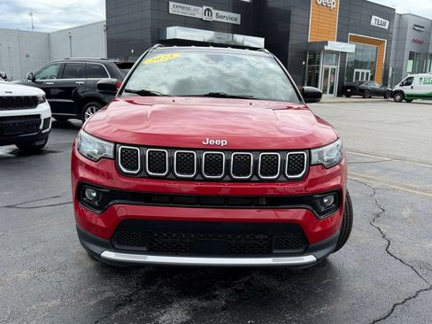 Used 2023 Jeep Compass Limited AWD/4WD image 2