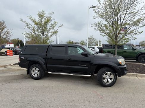 Used 2011 Toyota Tacoma 4x4 Double Cab w/ TRD Sport Pkg image 4