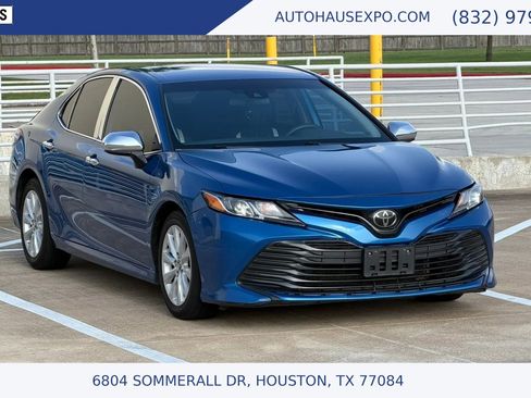 Used 2020 Toyota Camry LE FWD image 1
