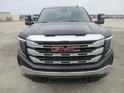 New 2026 GMC Sierra 1500 SLE w/ Max Trailering Package image 11