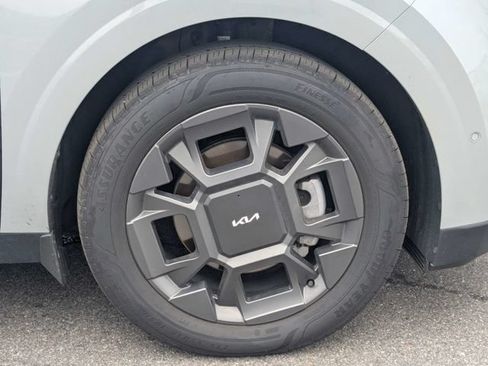 Used 2025 Kia Carnival SX FWD image 11