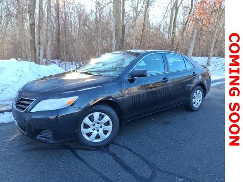 Used 2011 Toyota Camry LE image 1