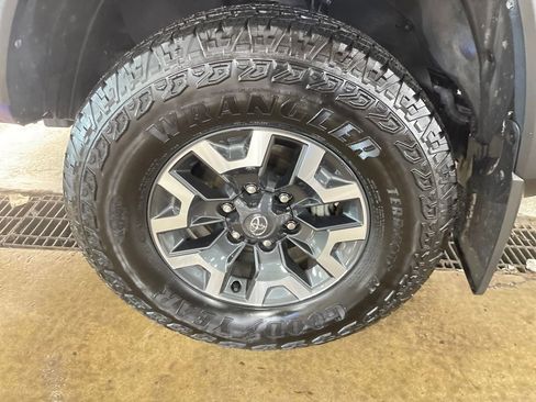 Certified 2023 Toyota Tacoma TRD Off-Road image 25