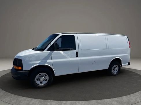 Used 2016 Chevrolet Express 2500 image 2