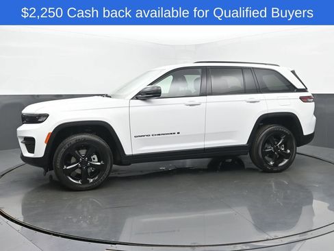 New 2025 Jeep Grand Cherokee Altitude image 2