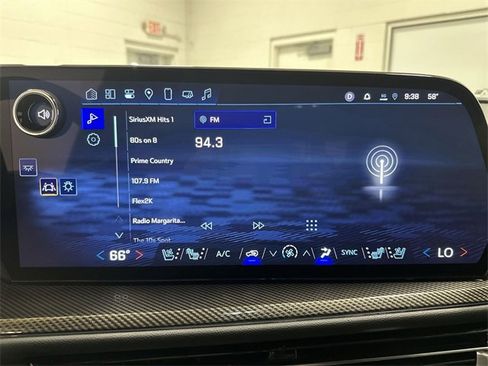 Used 2025 Chevrolet Traverse High Country image 35