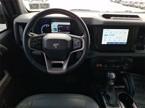 Used 2021 Ford Bronco Black Diamond w/ Sasquatch Package image 11