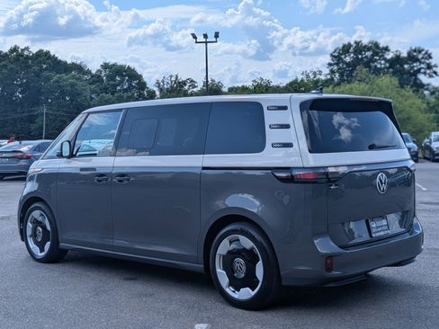 Used 2025 Volkswagen ID. Buzz Pro S Plus RWD image 7