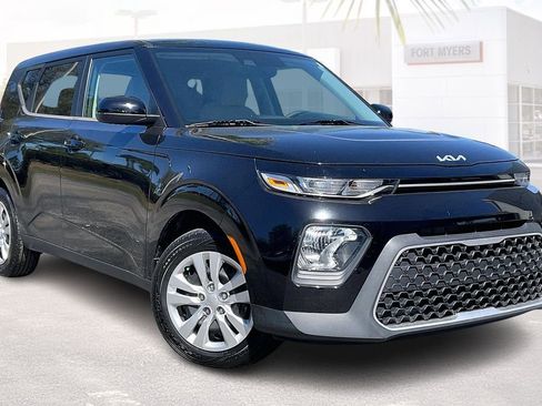 Used 2022 Kia Soul LX image 1