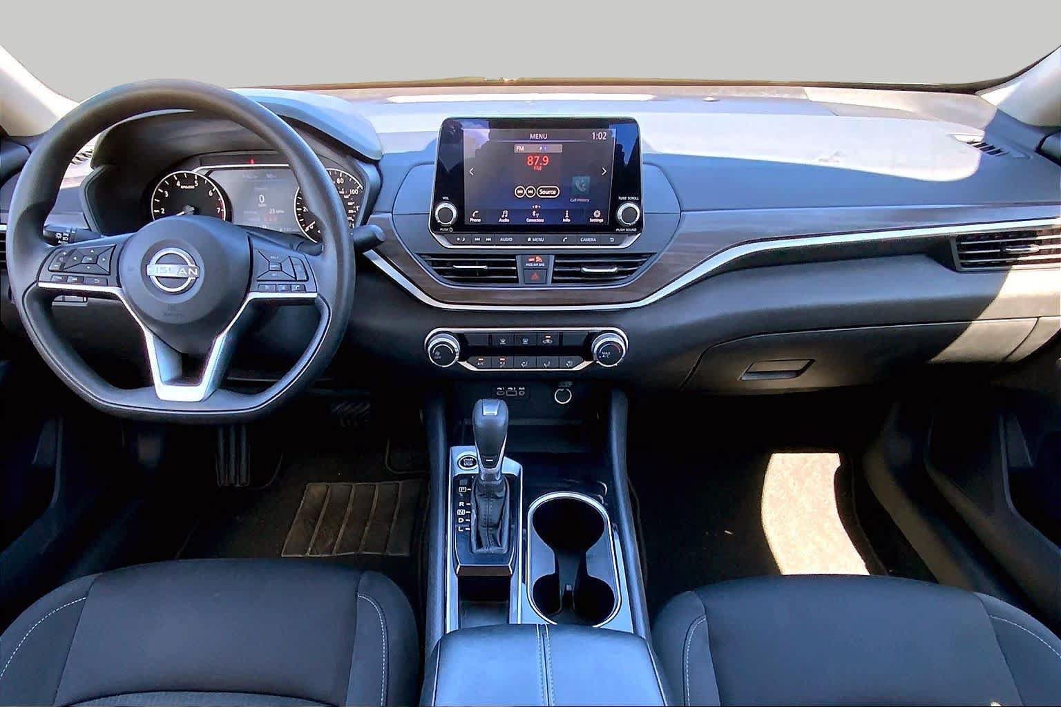 Used 2024 Nissan Altima 2.5 SV FWD image 15