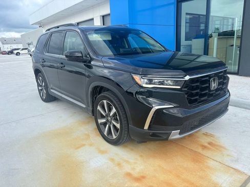 Used 2024 Honda Pilot Touring image 3