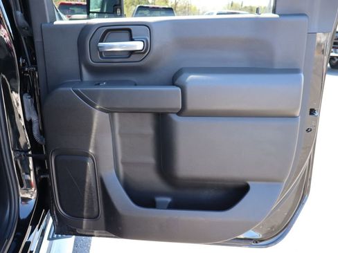 Used 2024 Chevrolet Silverado 2500 Custom w/ Custom Value Package image 9