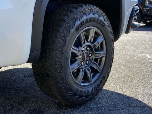 Used 2024 GMC Sierra 1500 AT4X image 11