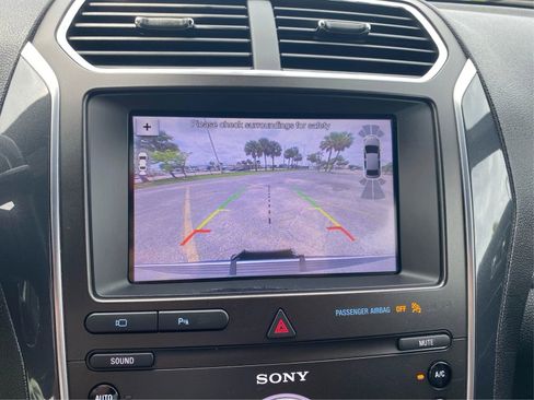 Used 2019 Ford Explorer Limited w/ Class III Trailer Tow Package FWD image 18