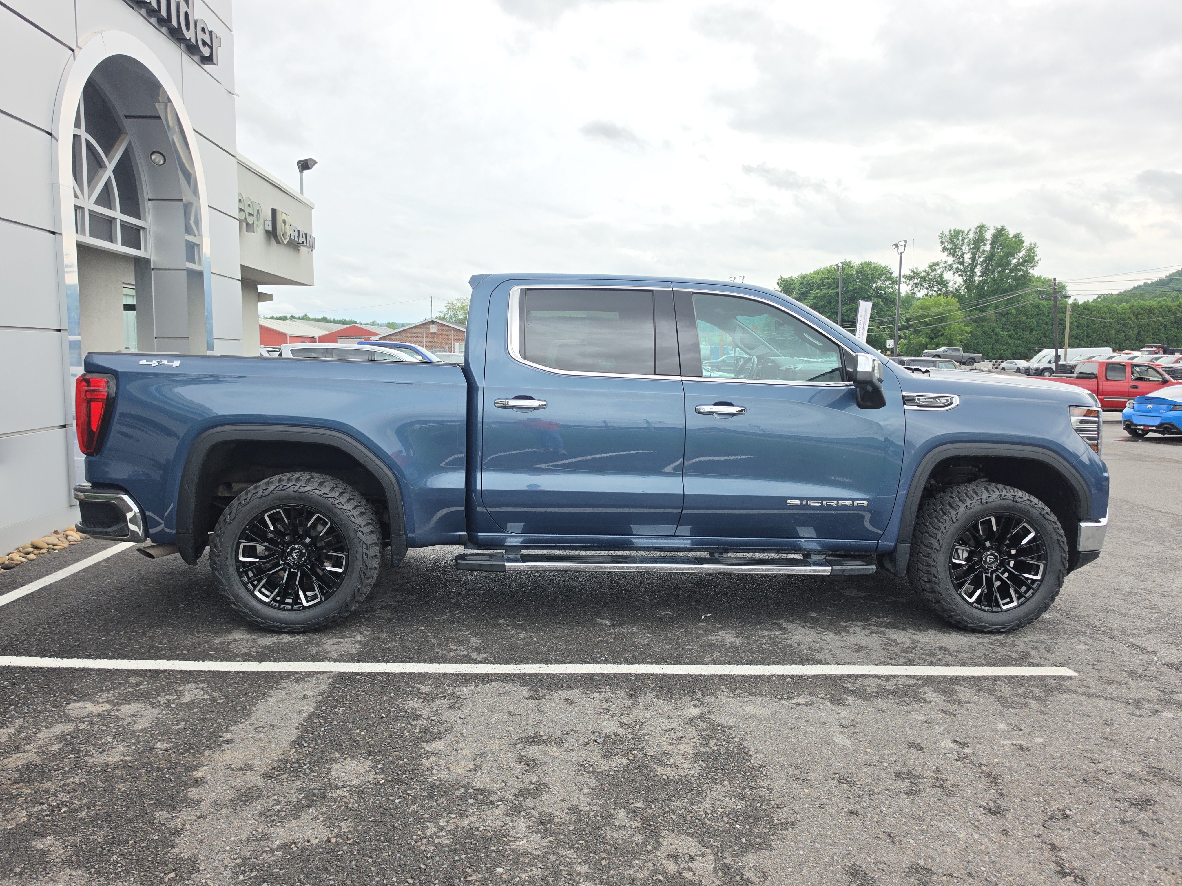 Used 2024 GMC Sierra 1500 SLT AWD/4WD image 2