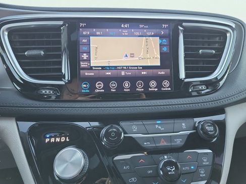 Certified 2019 Chrysler Pacifica Limited image 28