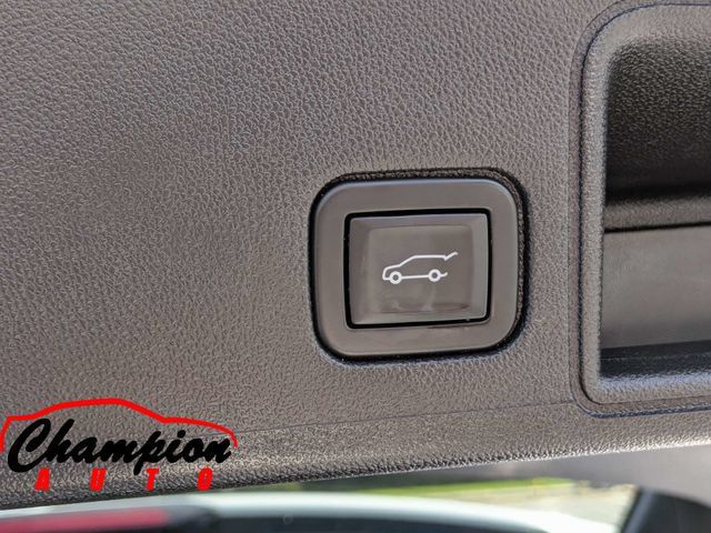 Used 2022 GMC Terrain SLT w/ Infotainment Package II FWD image 16