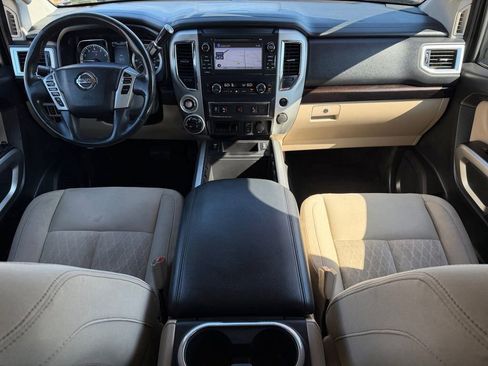 Used 2017 Nissan Titan SV image 12