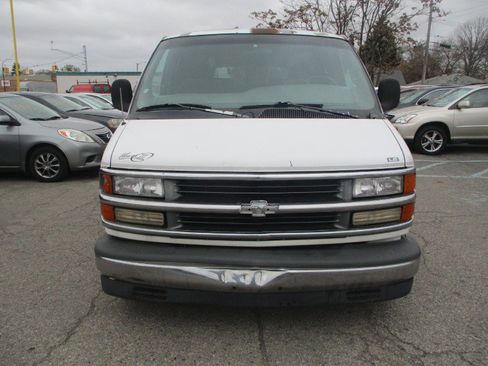 Used 2000 Chevrolet Express 1500 image 3