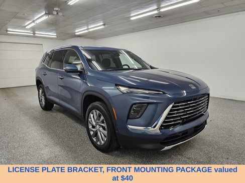 Used 2025 Buick Enclave Preferred FWD image 3