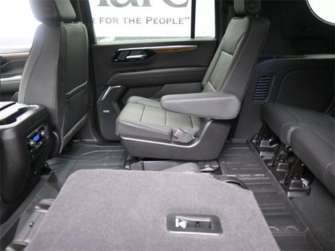 New 2026 Chevrolet Suburban High Country image 6