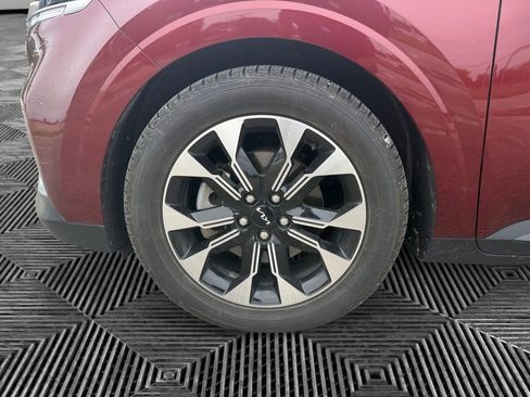 Used 2024 Kia Carnival EX FWD image 14