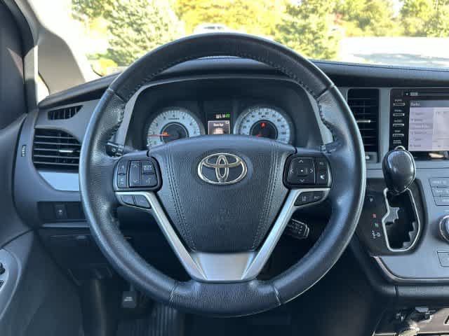 Used 2018 Toyota Sienna SE Premium FWD image 8