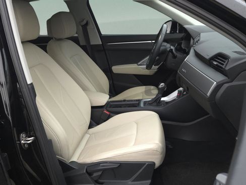 Used 2020 Audi Q3 2.0T Premium image 19