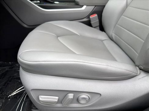 Certified 2022 Toyota Highlander XLE image 12