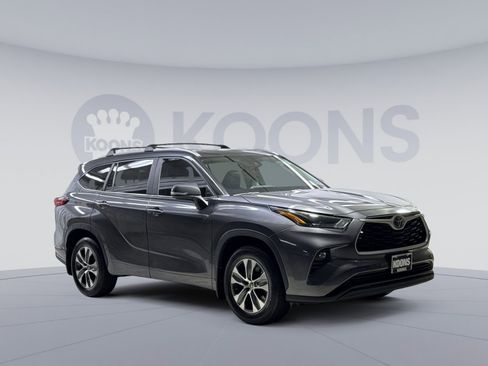Used 2023 Toyota Highlander XLE FWD image 22