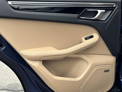 Used 2024 Porsche Macan image 12