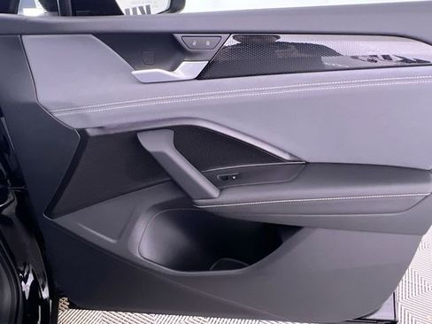 New 2025 Volkswagen Tiguan SE image 28