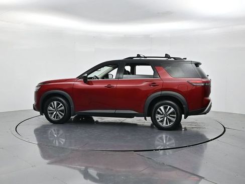Used 2022 Nissan Pathfinder SL AWD/4WD image 7