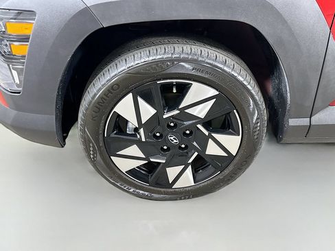 Used 2024 Hyundai Kona SEL AWD/4WD image 8