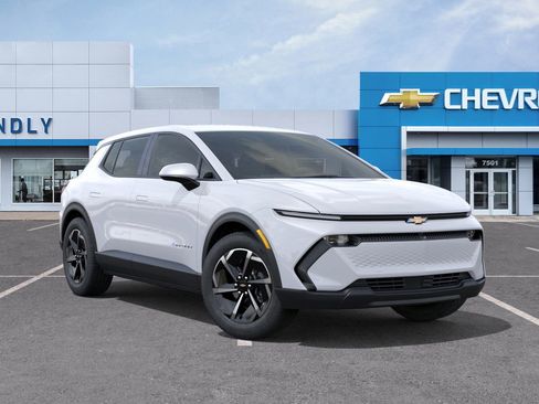 New 2026 Chevrolet Equinox EV LT image 17