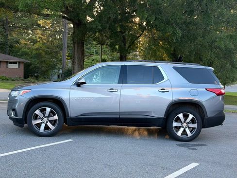 Used 2020 Chevrolet Traverse LT w/ LT Premium Package AWD/4WD image 4