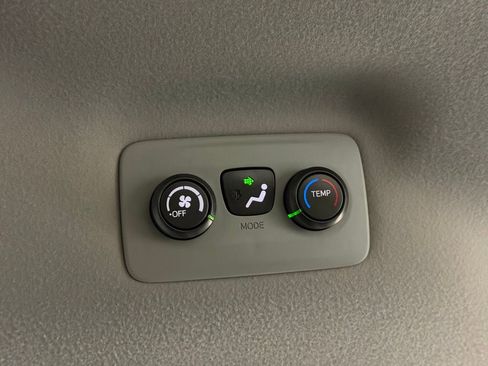 Used 2011 Toyota Sienna LE image 25