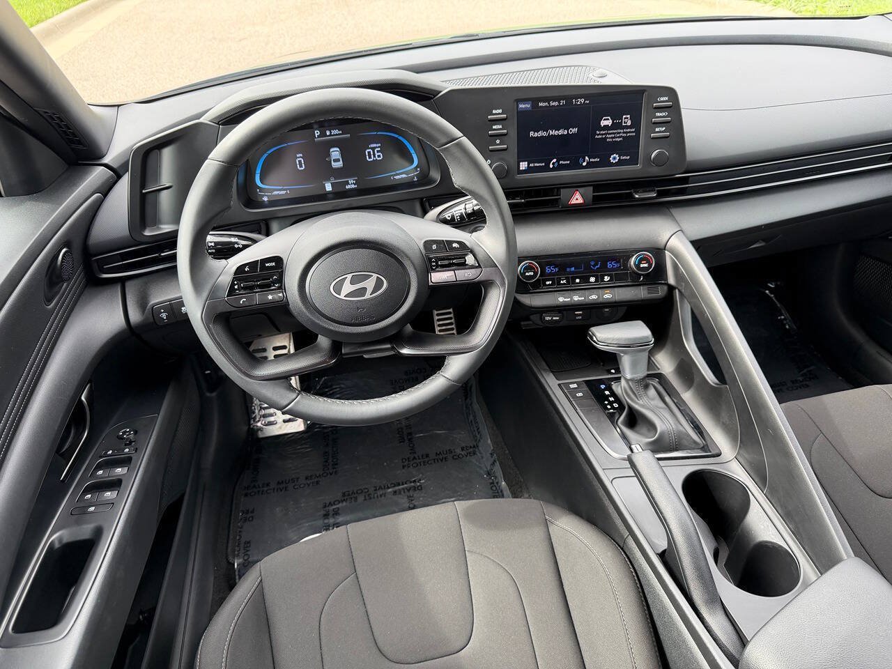 Used 2025 Hyundai Elantra Sport FWD image 12