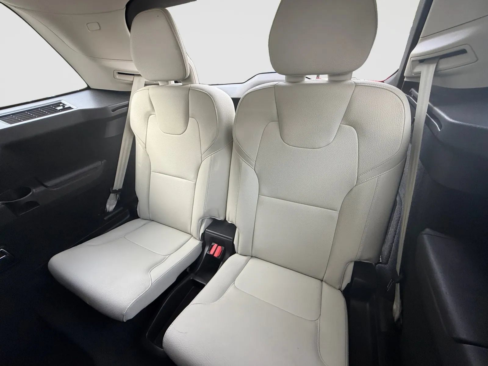 Used 2021 Volvo XC90 T6 Momentum w/ Advanced Package AWD/4WD image 16