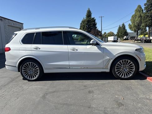 Used 2021 BMW X7 xDrive40i w/ Premium Package AWD/4WD image 14