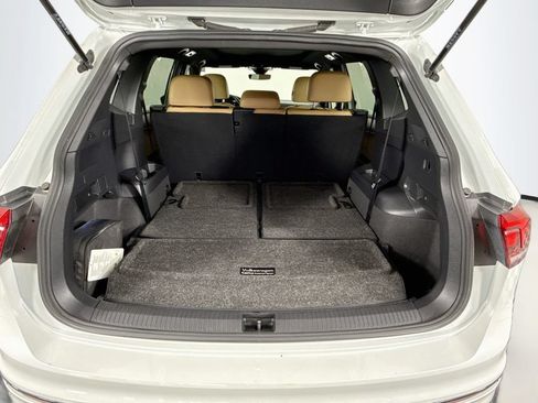 Used 2023 Volkswagen Tiguan SE R-Line FWD image 21