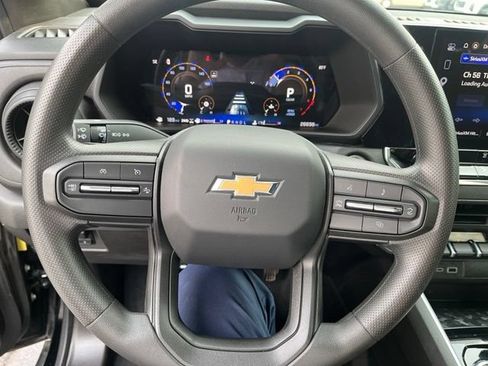Used 2025 Chevrolet Colorado W/T w/ Advanced Trailering Package AWD/4WD image 13