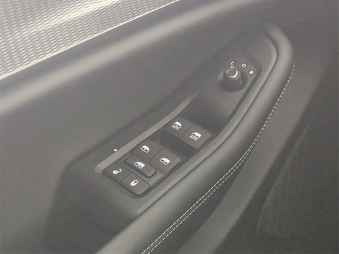 New 2025 Jeep Grand Cherokee Altitude image 18