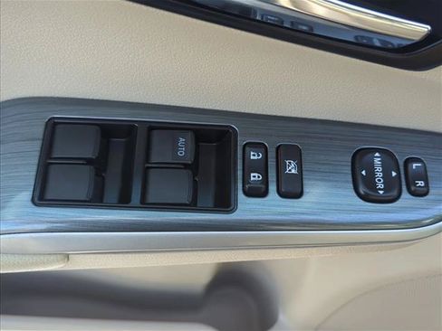 Used 2012 Toyota Camry XLE w/ Convenience Pkg FWD image 11