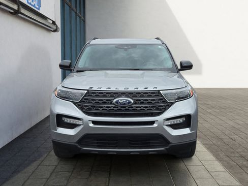 Used 2023 Ford Explorer XLT w/ Equipment Group 202A AWD/4WD image 8