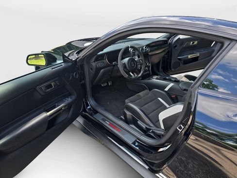 Used 2020 Ford Mustang Shelby GT500 w/ Technology Package RWD image 12