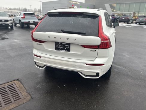 Used 2025 Volvo XC60 B5 Plus image 4